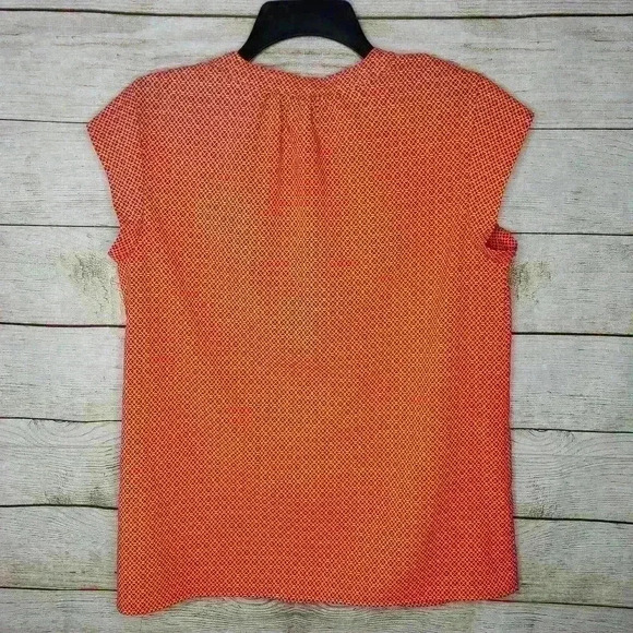 Hilary Radley women's pink and white geometric v-neck blouse size small - Picture 2 of 7